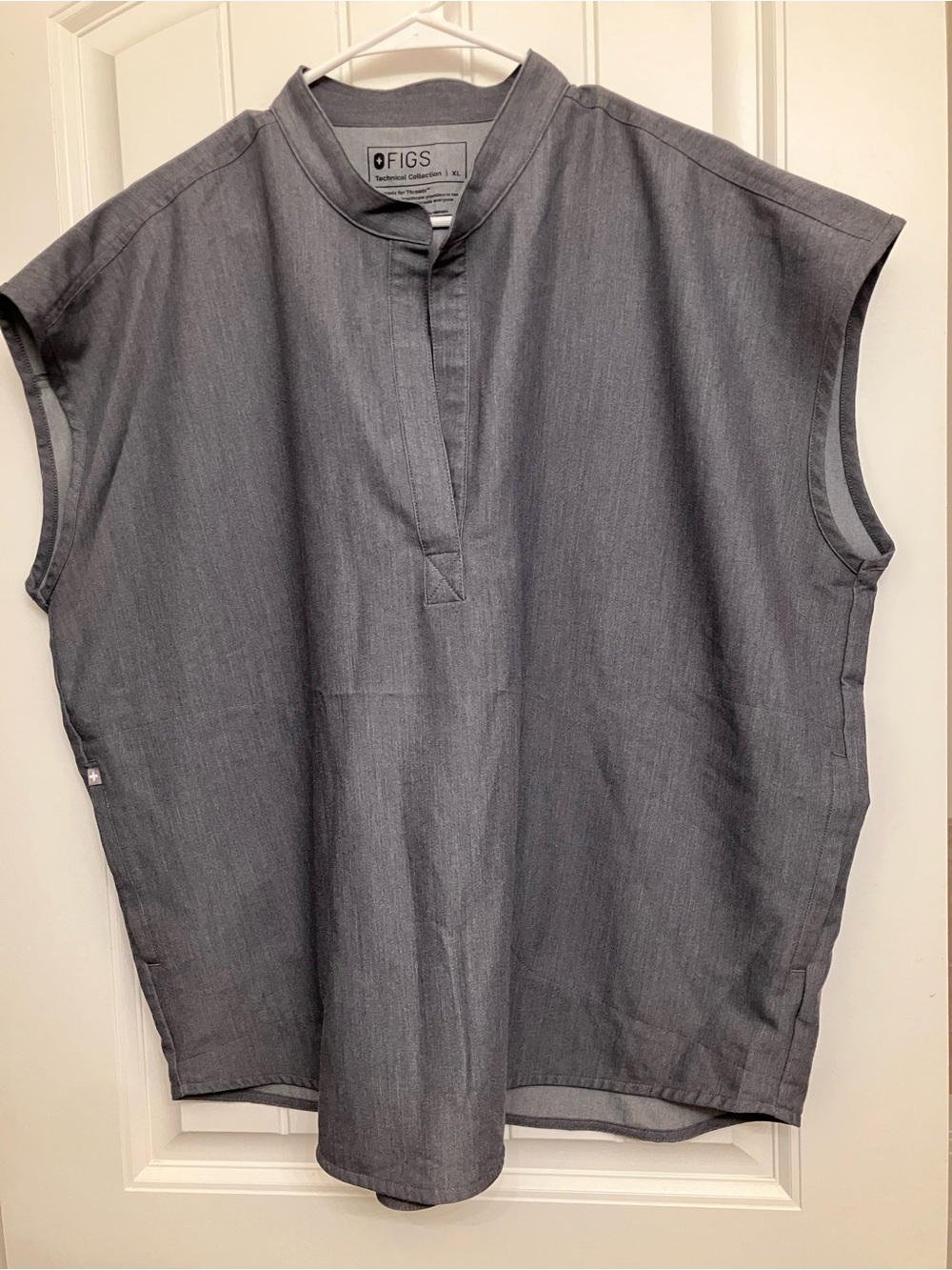 Q by Q Collection Gray Sleeveless Tunic Top